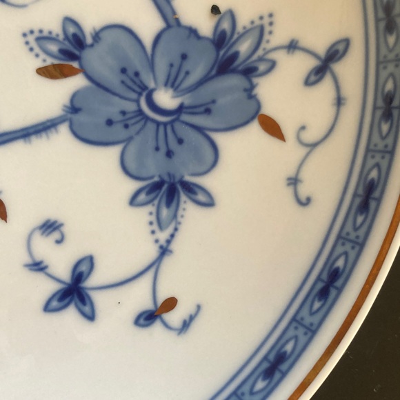 Blue and White China - Floral Tea Cup and Saucer Set with cobalt and gold - Picture 4 of 9